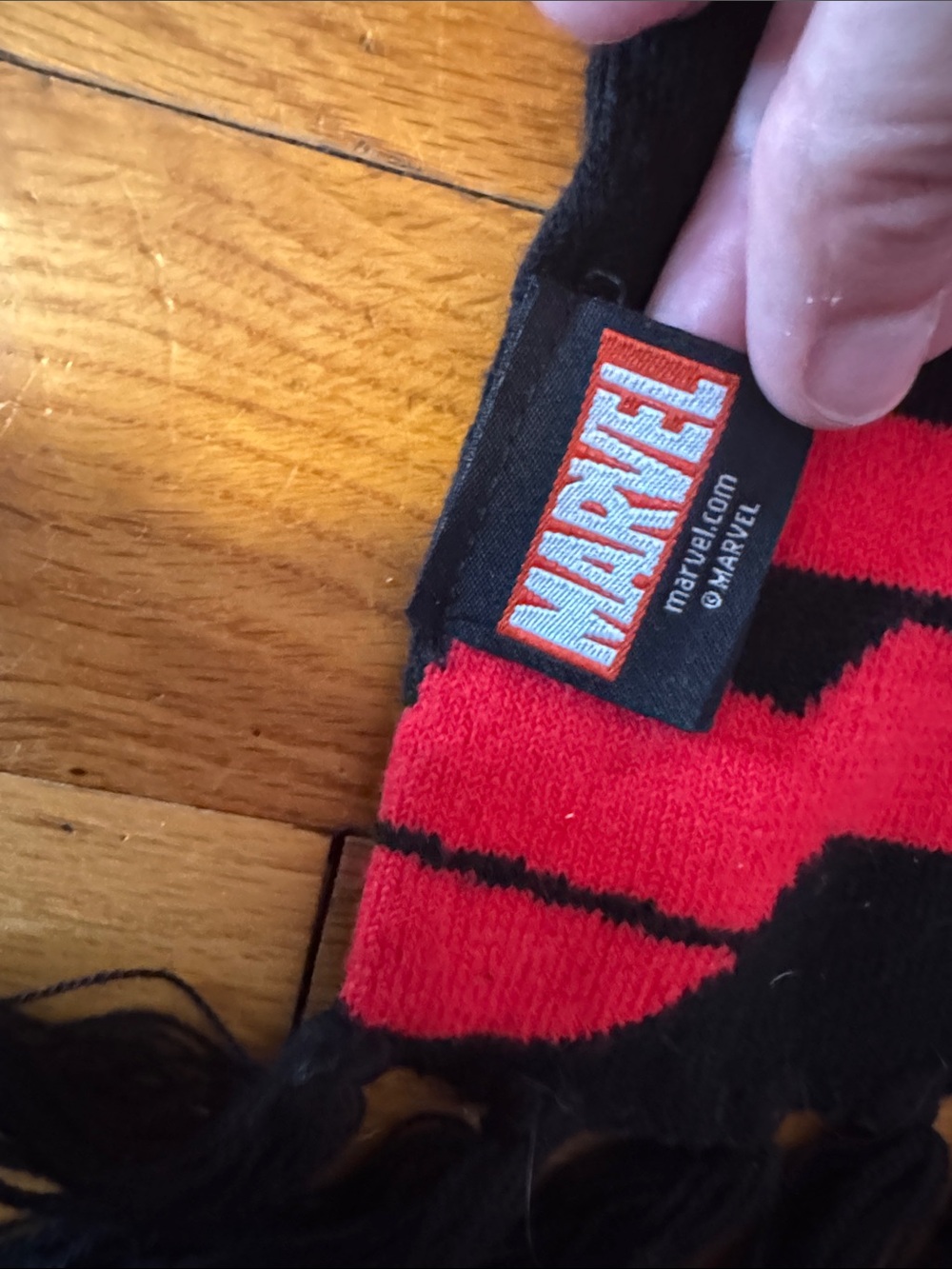 Marvel Deadpool Scarf - Picture 3 of 3
